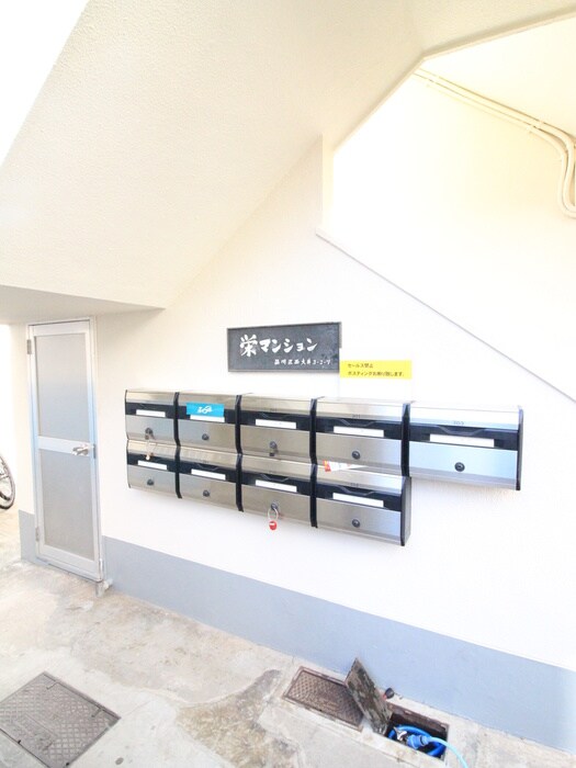 物件外観写真4　(エントランス部分)