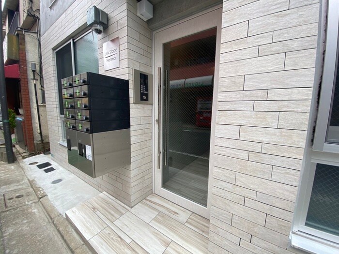 物件外観写真2　(エントランス部分)