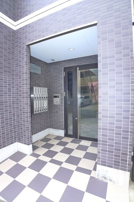 物件外観写真3　(エントランス部分)