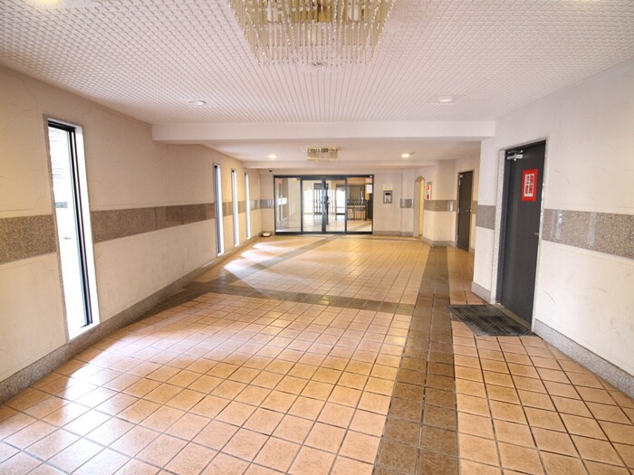 物件外観写真3　(エントランス部分)