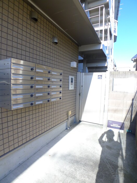 物件外観写真5　(エントランス部分)