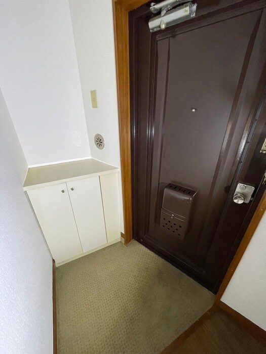 物件内観写真16　(玄関)