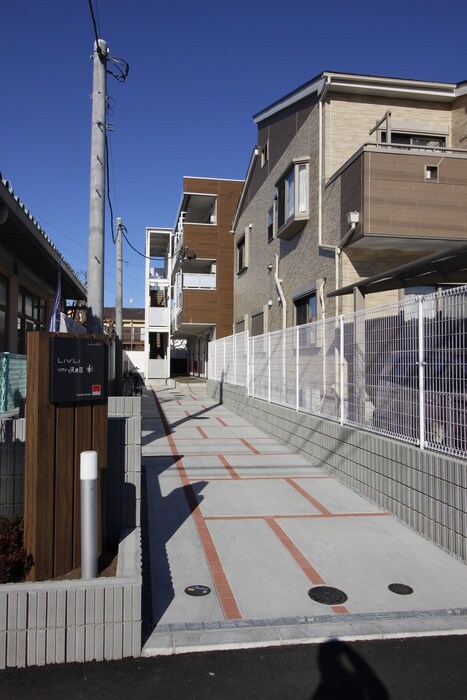 物件外観写真2　(エントランス部分)