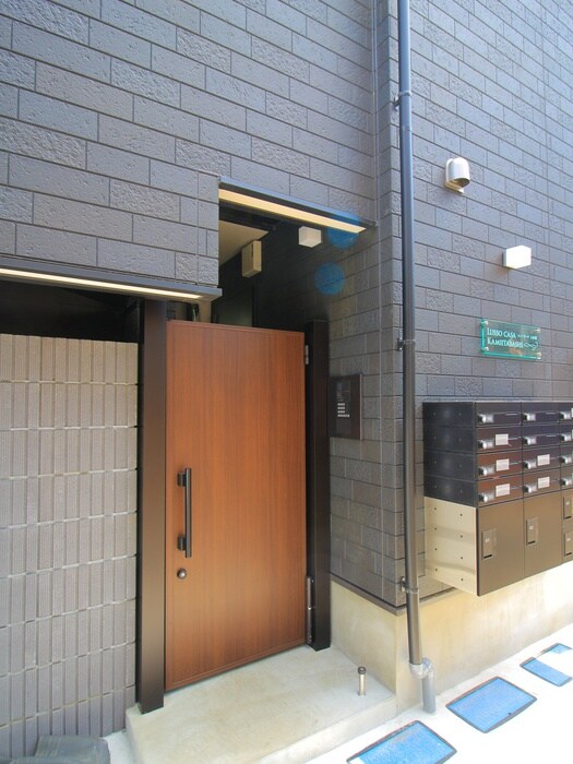 物件外観写真3　(エントランス部分)