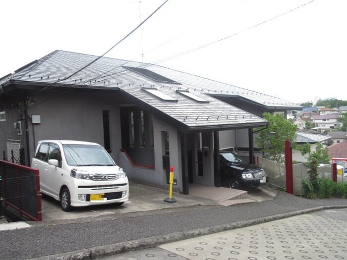 物件外観写真6　(エントランス部分)