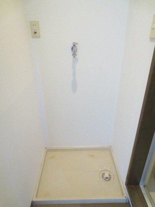 物件内観写真13　(洗濯機置場)