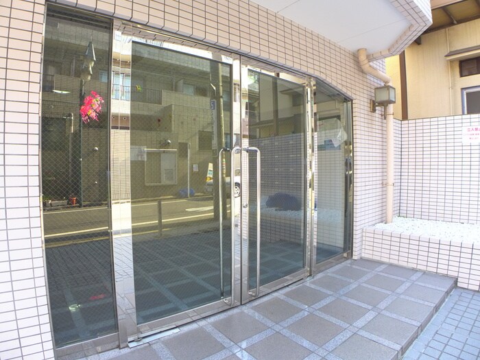 物件外観写真2　(エントランス部分)