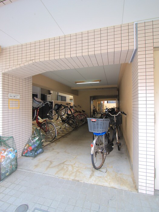 物件外観写真5　(駐輪場)