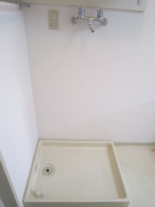 物件内観写真13　(洗濯機置場)