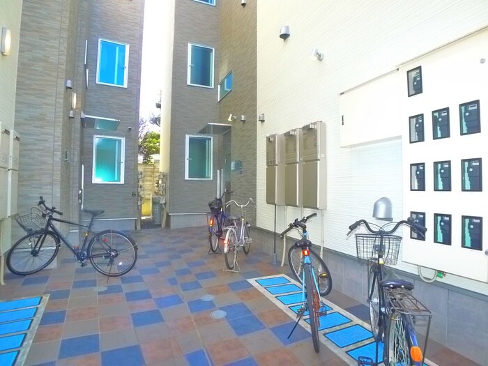 物件外観写真2　(駐輪場)