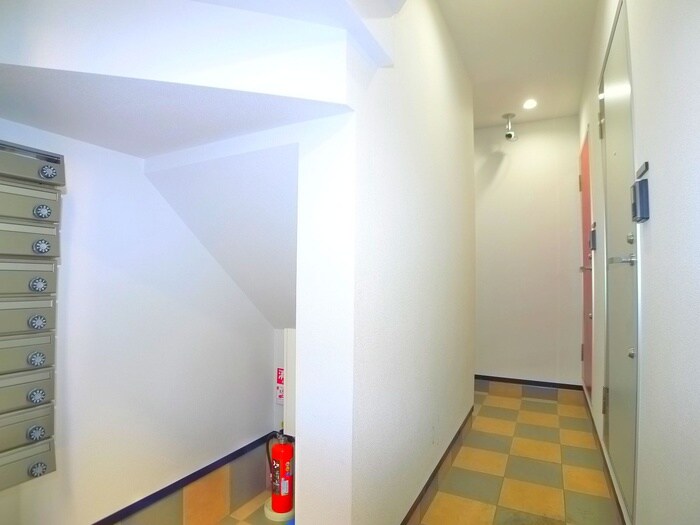 物件外観写真3　(エントランス部分)