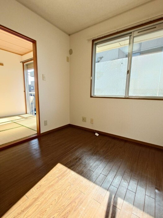 物件内観写真4　(居室)