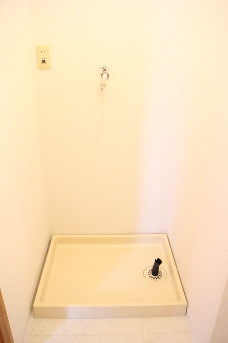 物件内観写真15　(洗濯機置場)