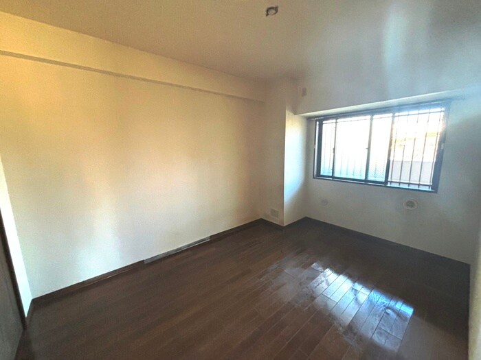 物件内観写真5　(室内からの展望)