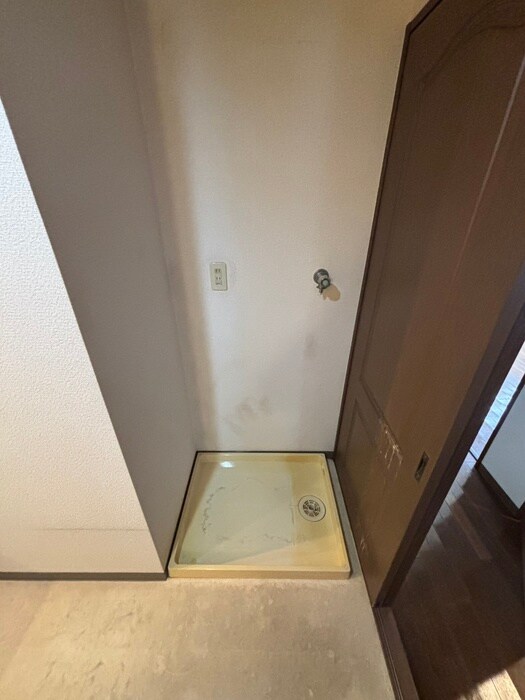 物件内観写真10　(洗濯機置場)