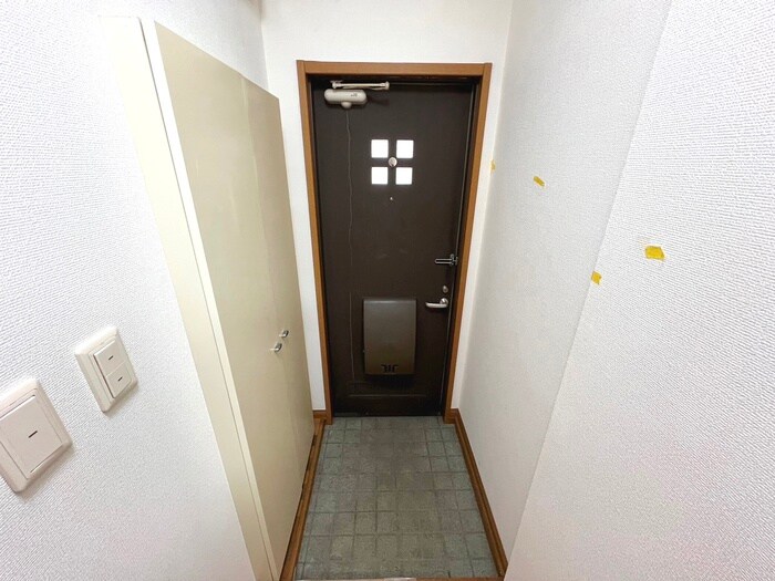 物件内観写真16　(玄関)