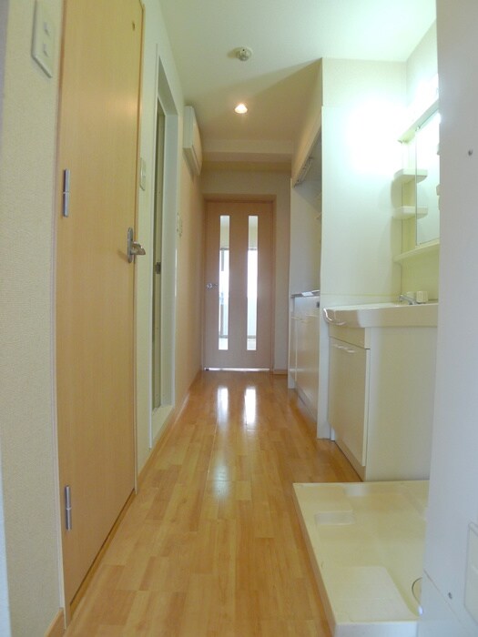 物件内観写真12　(玄関)