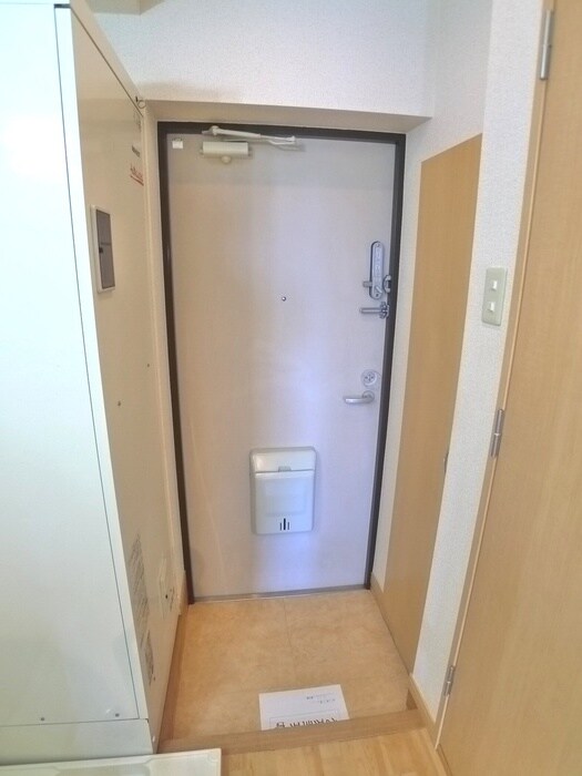 物件内観写真16　(玄関)