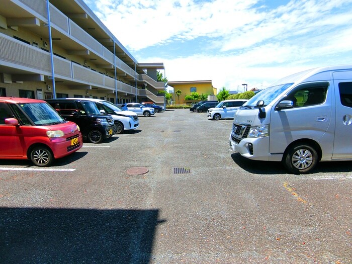物件外観写真6　(駐車場)