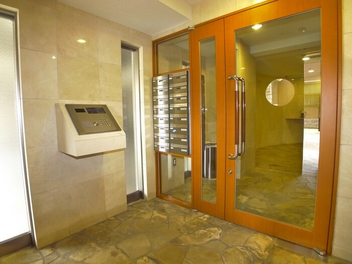 物件外観写真4　(エントランス部分)