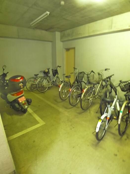 物件外観写真5　(駐輪場)