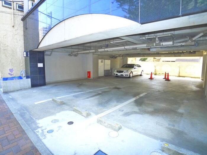 物件外観写真6　(駐車場)