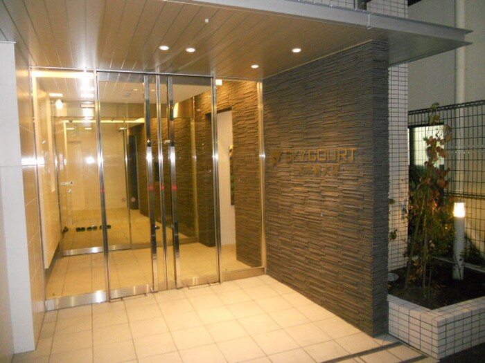 物件外観写真3　(エントランス部分)