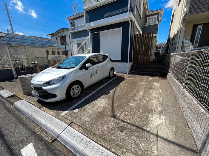 物件外観写真5　(駐車場)