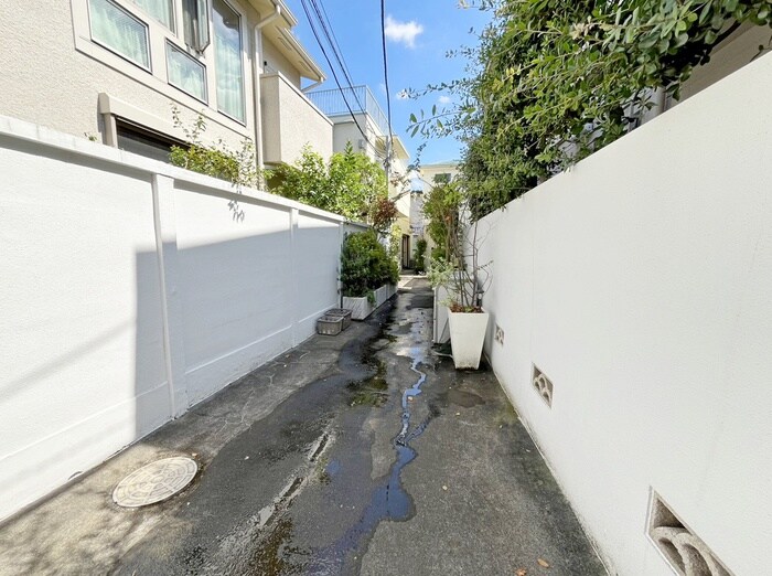 物件外観写真5　(エントランス部分)