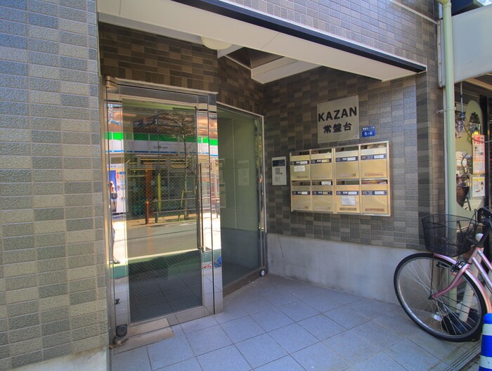 物件外観写真4　(エントランス部分)