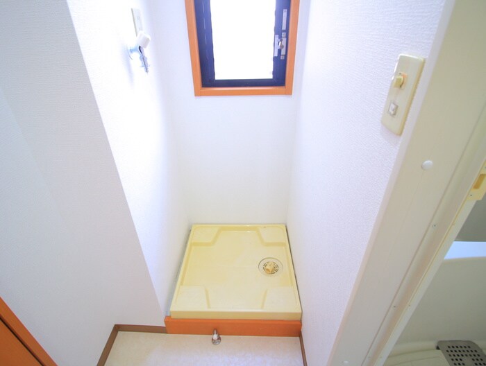 物件内観写真12　(洗濯機置場)