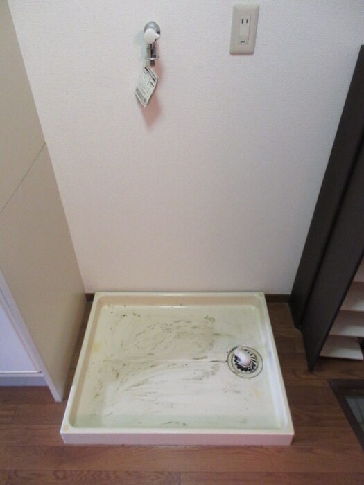 物件内観写真14　(洗濯機置場)