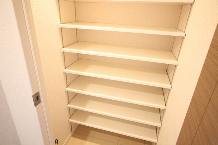 物件内観写真8　(靴箱)