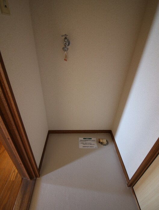 物件内観写真12　(洗濯機置場)