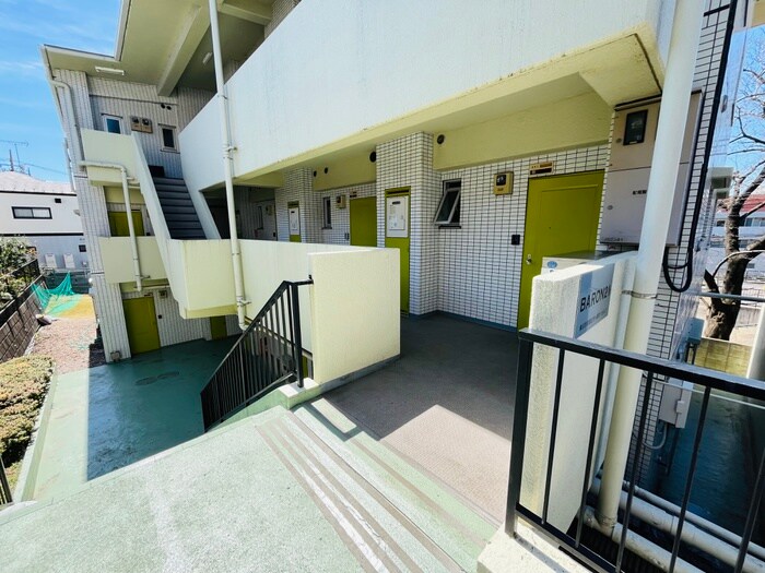 物件外観写真3　(エントランス部分)