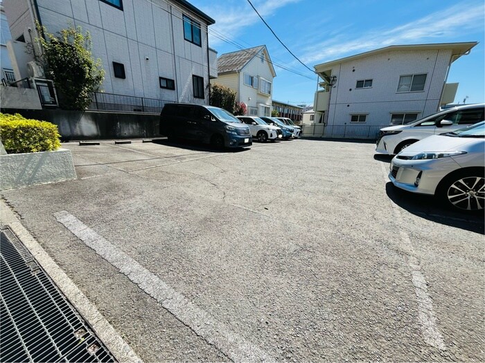 物件外観写真4　(駐車場)