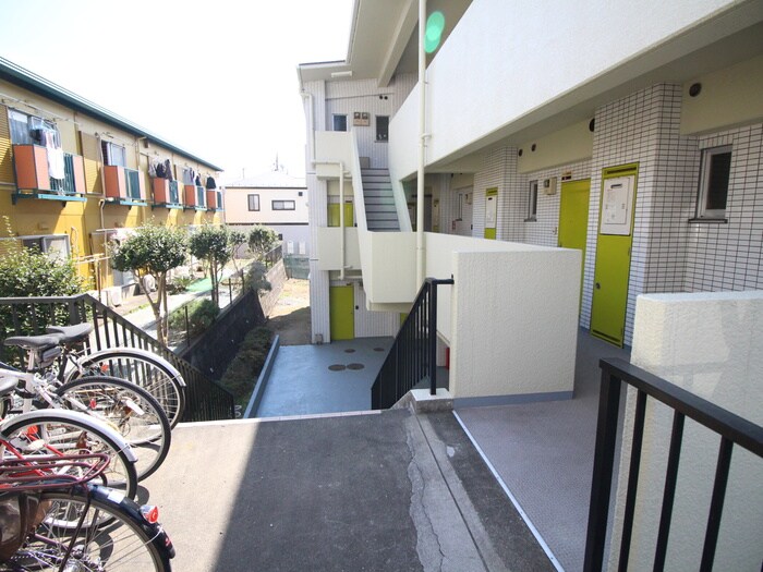 物件外観写真5　(エントランス部分)