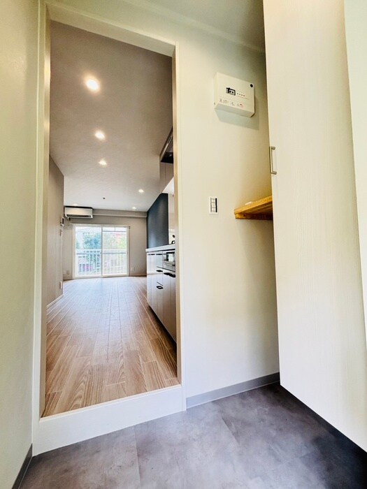 物件内観写真10　(玄関)