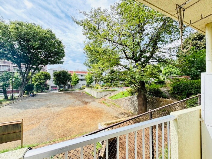 物件内観写真22　(室内からの展望)