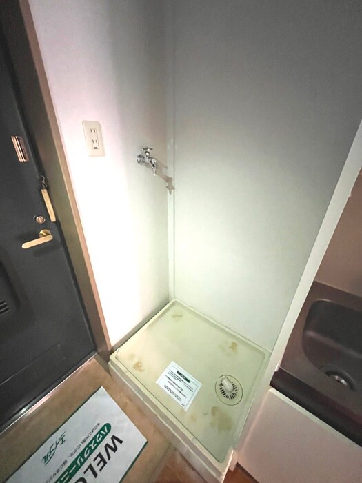 物件内観写真18　(洗濯機置場)