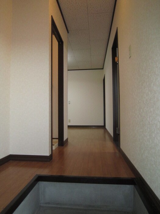 物件内観写真12　(玄関)