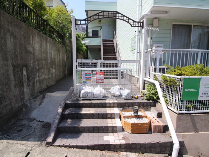 物件外観写真6　(エントランス部分)