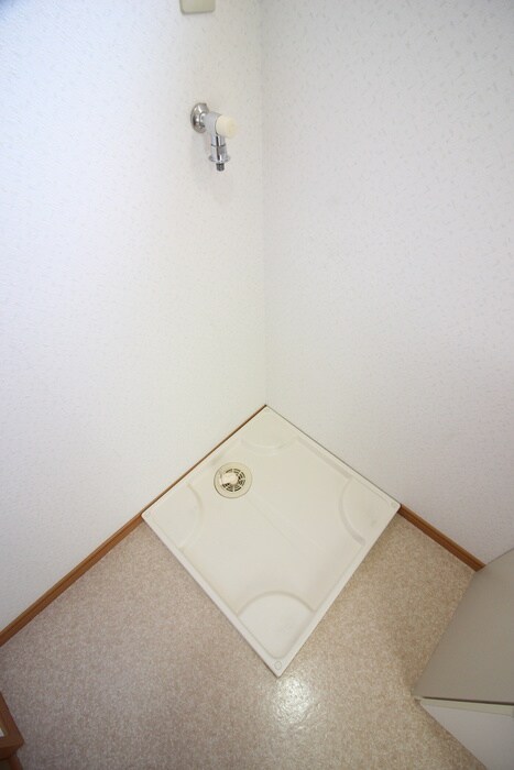 物件内観写真10　(洗濯機置場)