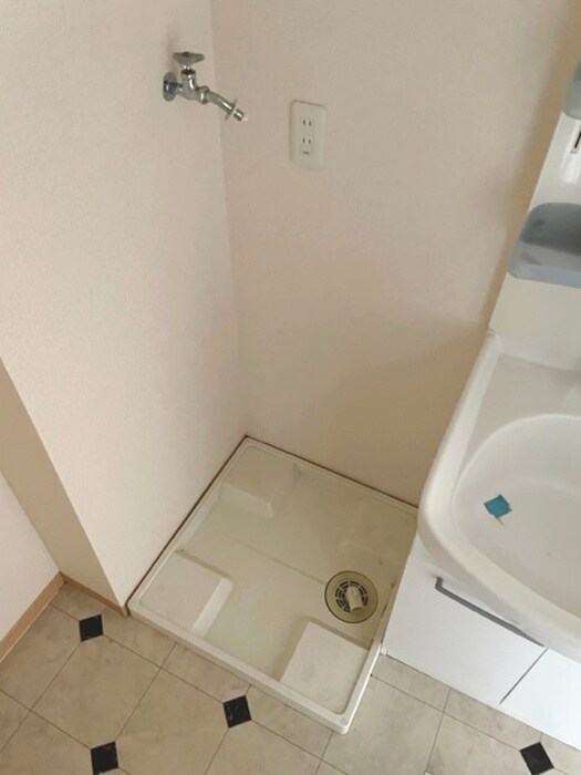 物件内観写真12　(洗濯機置場)