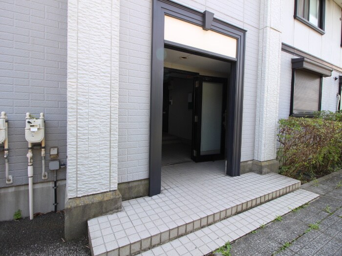 物件外観写真6　(エントランス部分)