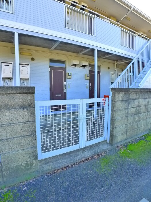 物件外観写真5　(エントランス部分)