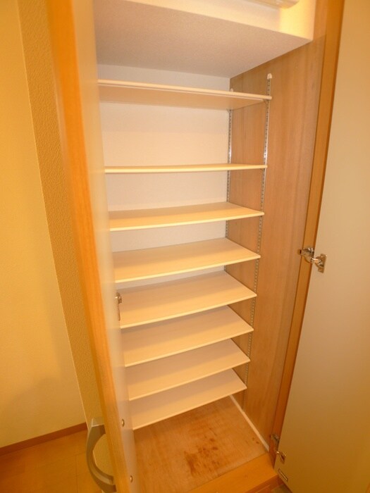 物件内観写真15　(靴箱)