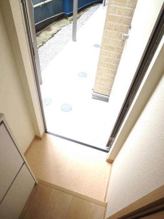 物件内観写真16　(玄関)