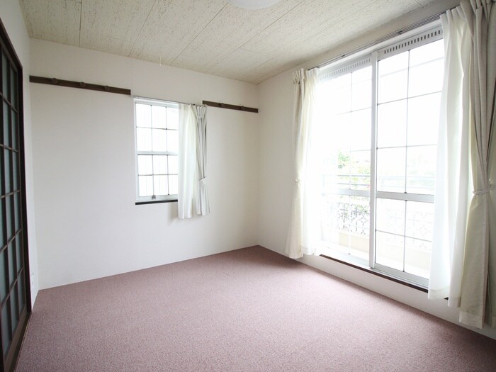 物件内観写真7　(室内からの展望)