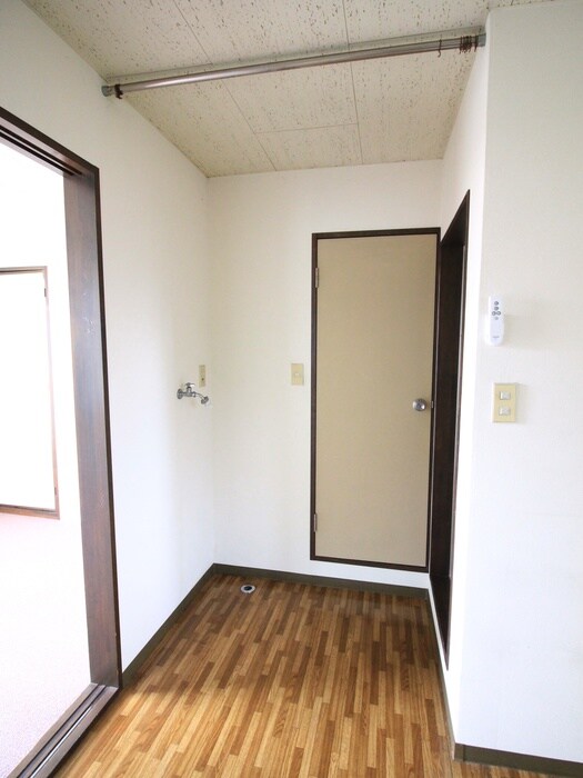 物件内観写真14　(洗濯機置場)